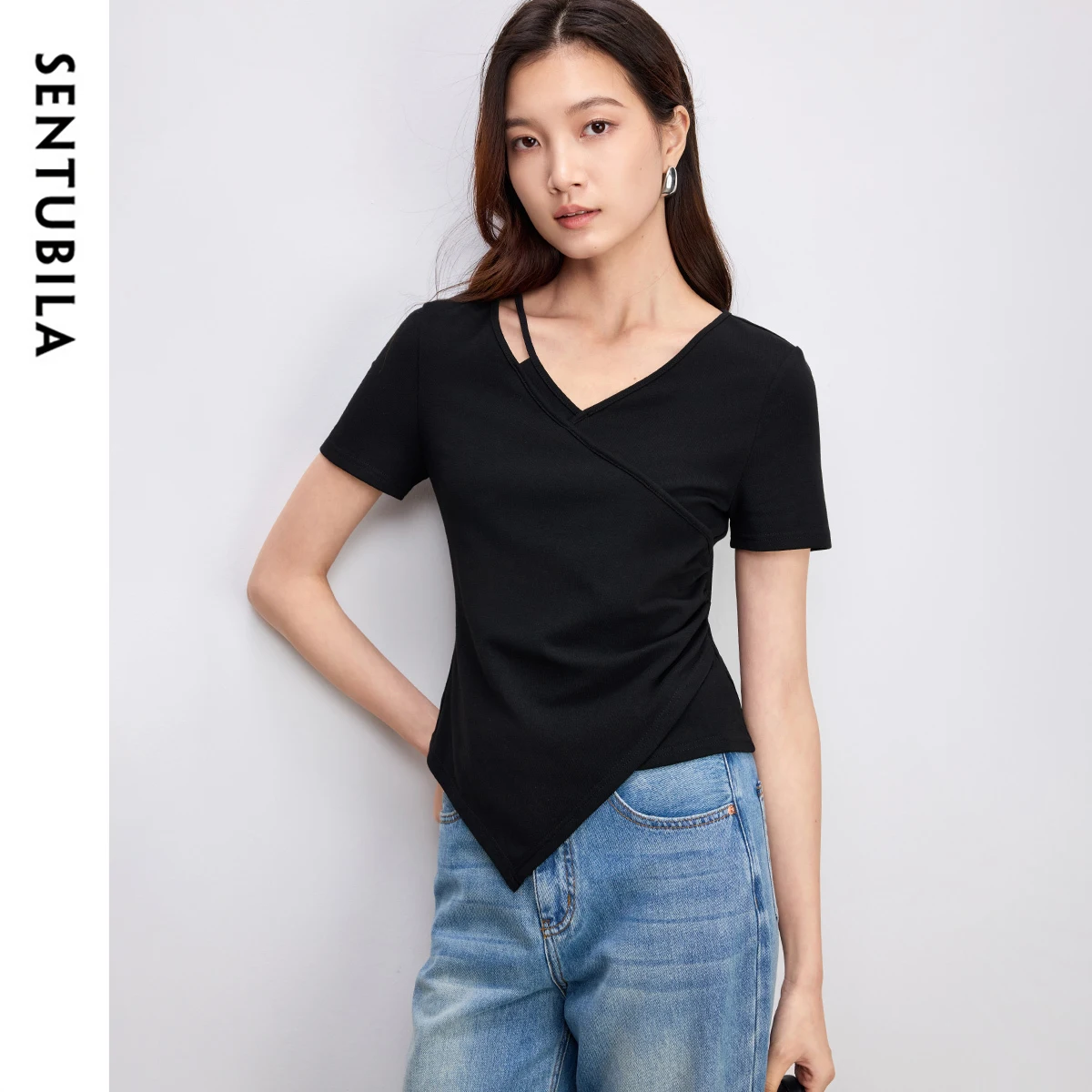 SENTUBILA Hollow Irregular Shirring T-shirt Women 2025 New Cotton Slim Solid Color V Neck Short Sleeve Female Clothing 152T59219
SENTUBILA Hollow Irregular Shirring T-shirt Women 2025 New Cotton Slim Solid Color V Neck Short Sleeve Female Clothing 152T59219