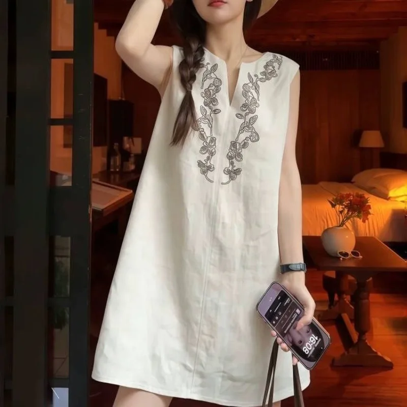 Women Clothing Summer Casual Korean Fashion Embroidered Solid Color V-neck Female Vintage Dress Temperament Sleeveless Dresses
Women Clothing Summer Casual Korean Fashion Embroidered Solid Color V-neck Female Vintage Dress Temperament Sleeveless Dresses