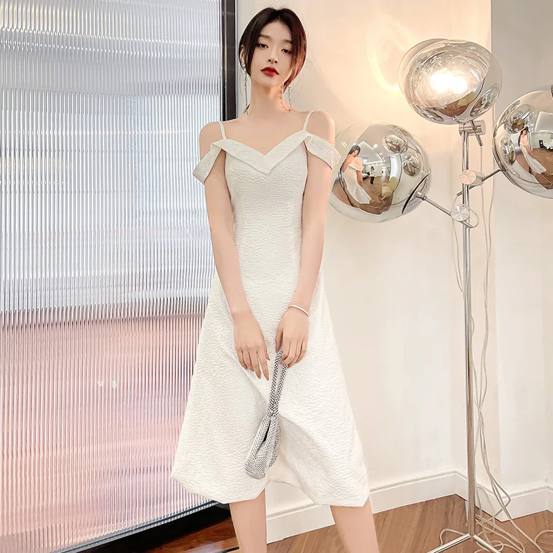 White Elegant Women Bridesmaid Dresses Simple Off Shoulder Backless Sister Party Dress A-Line Slim Female Banquet Gown
White Elegant Women Bridesmaid Dresses Simple Off Shoulder Backless Sister Party Dress A-Line Slim Female Banquet Gown