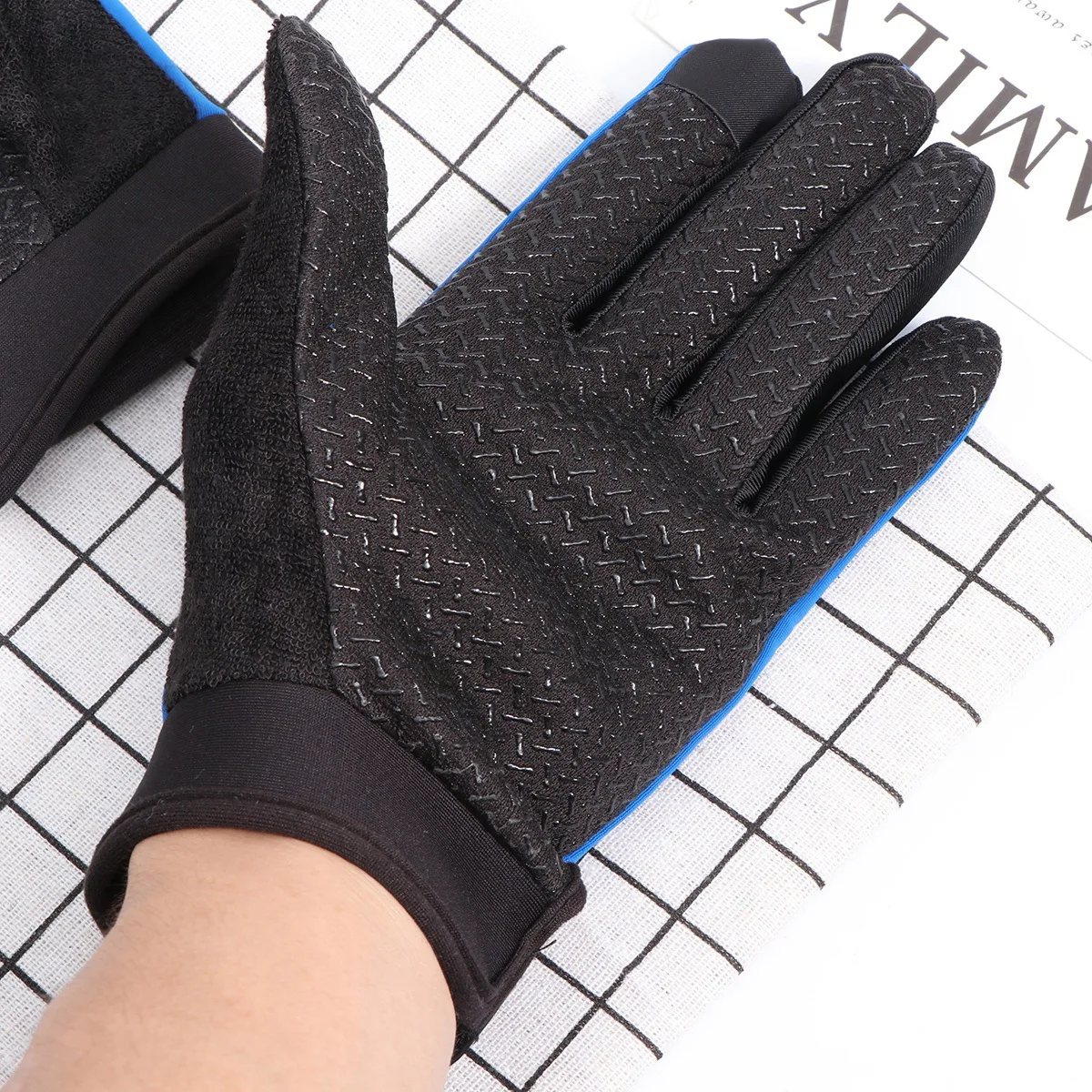 1Pair of Anti-slip Diving Gloves Fishing Scratch Prevention Safety Gloves for Diving Swimming Fishing Size (Blue) 
1Pair of Anti-slip Diving Gloves Fishing Scratch Prevention Safety Gloves for Diving Swimming Fishing Size (Blue)