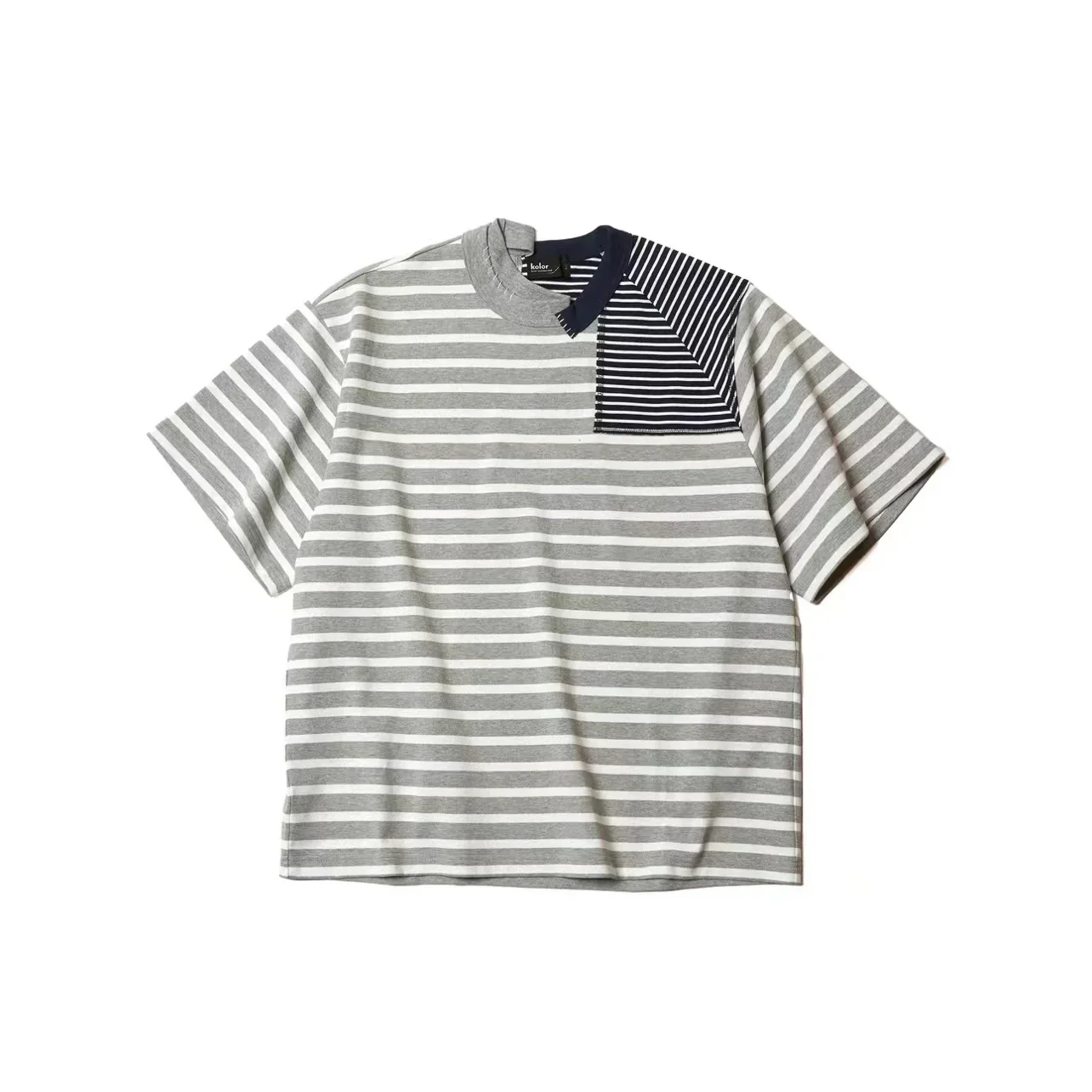 22SS KOLOR Abe Runyi Dual Color Tees Stripe Spliced Irregular Cut Japanese Round Neck Short Sleeve T-shirt for Men
22SS KOLOR Abe Runyi Dual Color Tees Stripe Spliced Irregular Cut Japanese Round Neck Short Sleeve T-shirt for Men