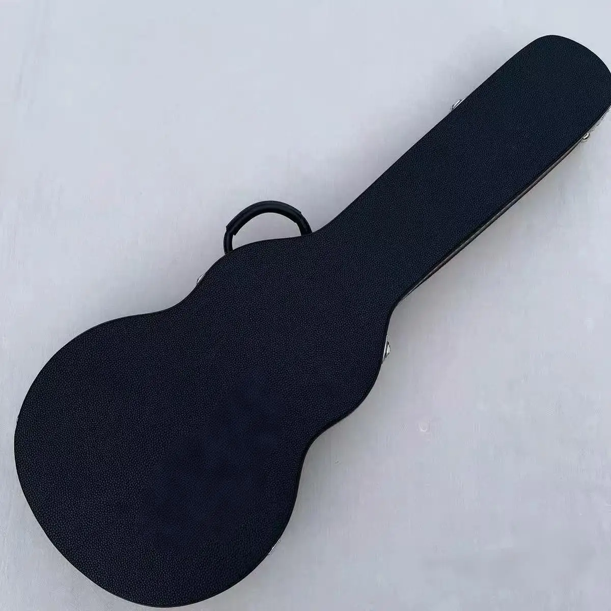 Guitar Hardcase for LP/Custom guitar, Black Hardcase with Black Lining, Durable Professional Protection
Guitar Hardcase for LP/Custom guitar, Black Hardcase with Black Lining, Durable Professional Protection
