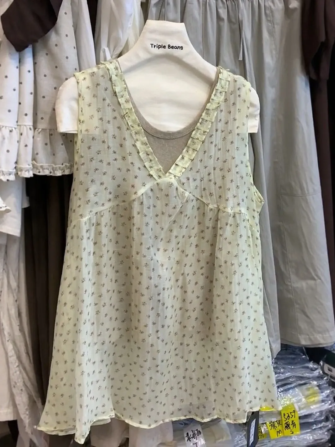 Korean Countryside Floral Print V-Neck Lace Trim Sleeveless Vest Women's Summer New Style Layering Design Two-Piece Set
Korean Countryside Floral Print V-Neck Lace Trim Sleeveless Vest Women's Summer New Style Layering Design Two-Piece Set