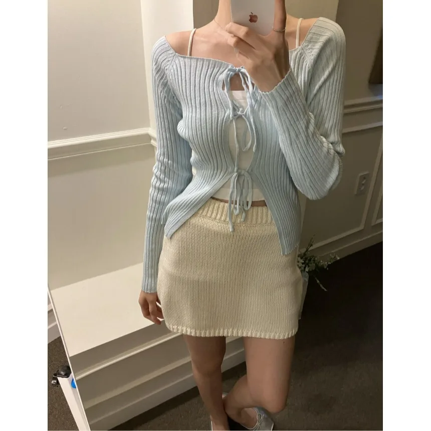 Women's Versatile Knitted Sweater Belted Slimming Top Spring Autumn Winter Casual Inner Wear Regular Fit Korean Sle
Women's Versatile Knitted Sweater Belted Slimming Top Spring Autumn Winter Casual Inner Wear Regular Fit Korean Sle