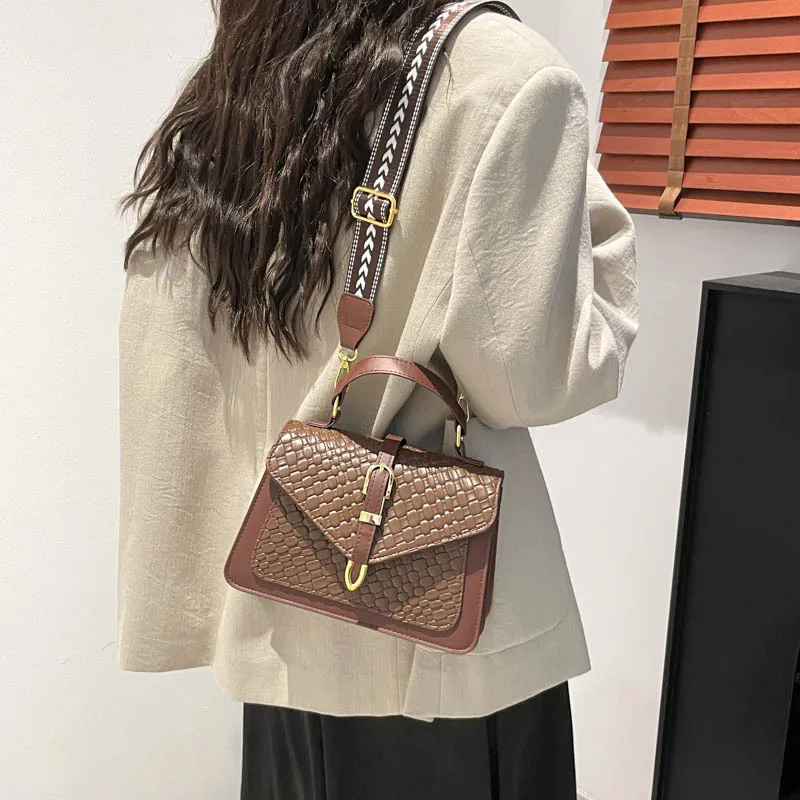 Fashion Square Bag, Casual Shoulder Purse for Women, Chic Crossbody Tote, Minimalist Top Handle Bag, Simple Day-to-Night Bag
Fashion Square Bag, Casual Shoulder Purse for Women, Chic Crossbody Tote, Minimalist Top Handle Bag, Simple Day-to-Night Bag