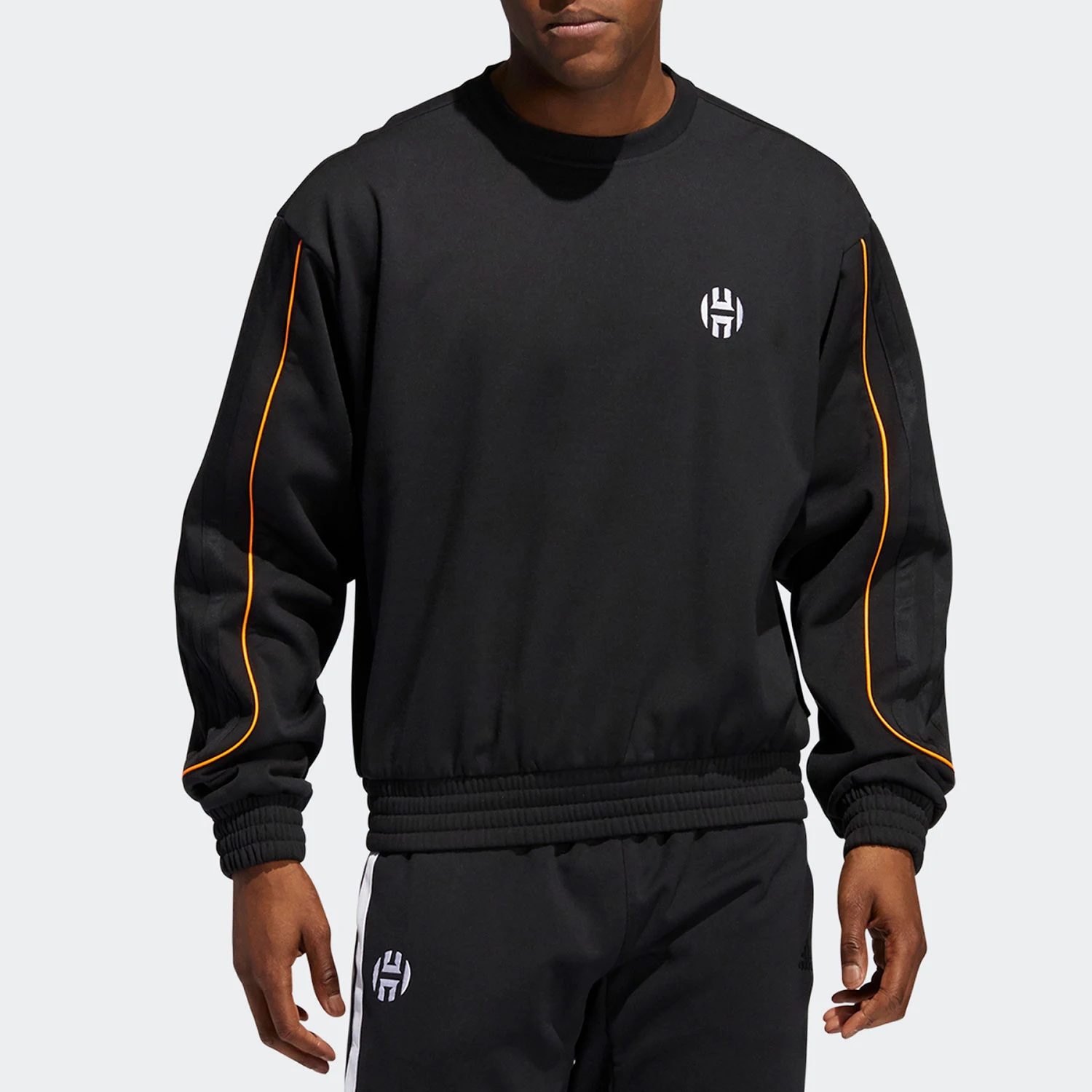 Мужская флисовая толстовка с капюшоном и круглым вырезом Adidas Originals для баскетбола GI6673
Мужская флисовая толстовка с капюшоном и круглым вырезом Adidas Originals для баскетбола GI6673