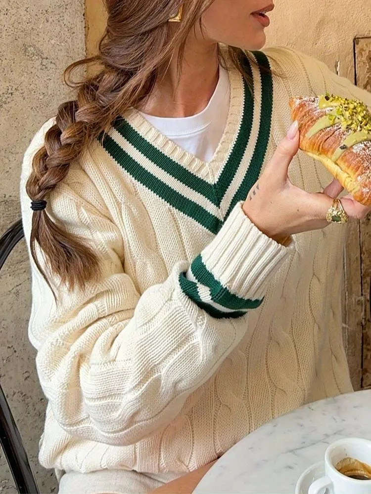 Women's V-neck contrast-colored vintage Fried Dough Twists casual and easy-going long-sleeved sweater, fashionable and elegant
Women's V-neck contrast-colored vintage Fried Dough Twists casual and easy-going long-sleeved sweater, fashionable and elegant