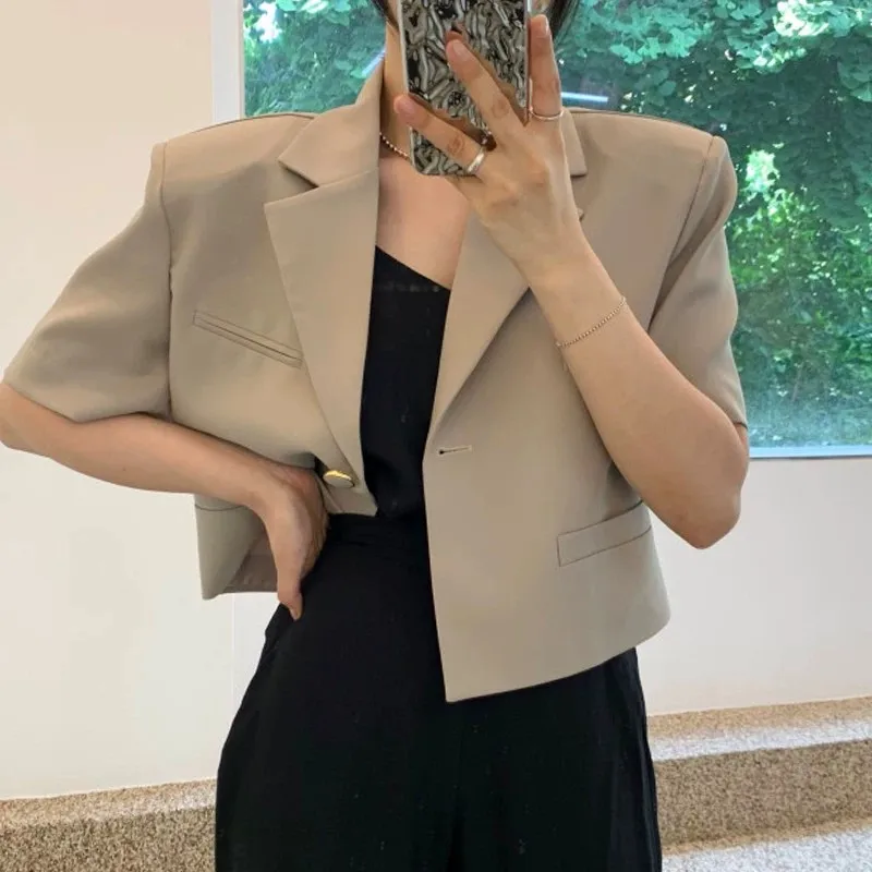 Chic Summer Vintage Suit Jacket Women's Loose Short Style One Button Design Versatile Polyester Fiber Spring Fashion
Chic Summer Vintage Suit Jacket Women's Loose Short Style One Button Design Versatile Polyester Fiber Spring Fashion
