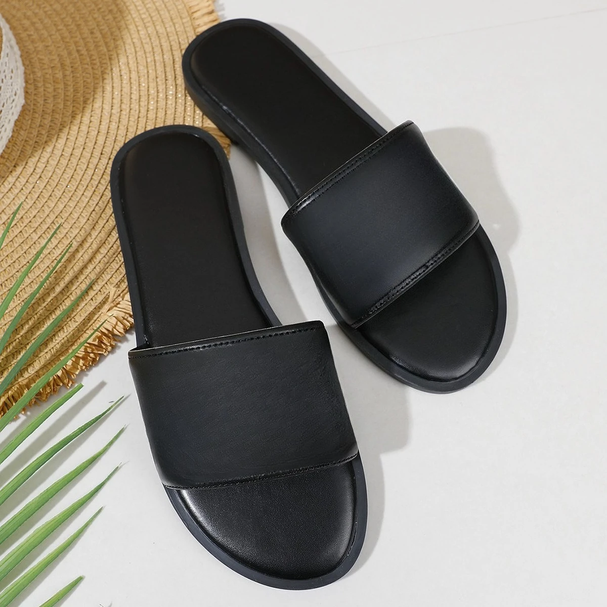 2026 Summer New Women's Soft Sole Slides Casual Flat Sandals Trendy Outdoor Slippers All-Matching Vacation Beach Shoes
2026 Summer New Women's Soft Sole Slides Casual Flat Sandals Trendy Outdoor Slippers All-Matching Vacation Beach Shoes
