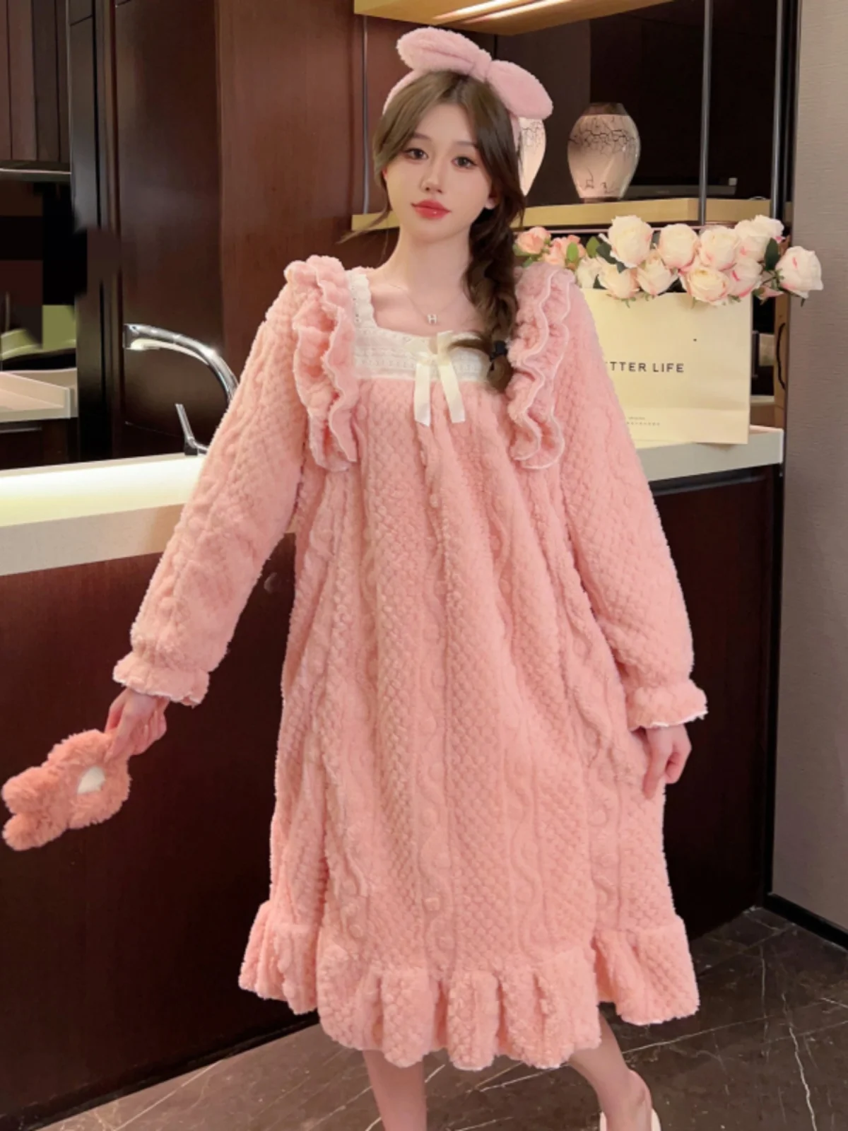 Women's Coral Fleece Pajamas Thickened Winter Version Princess Style Sweet Cute Long Dress Nightgown Cotton Lined Sleepwear
Women's Coral Fleece Pajamas Thickened Winter Version Princess Style Sweet Cute Long Dress Nightgown Cotton Lined Sleepwear