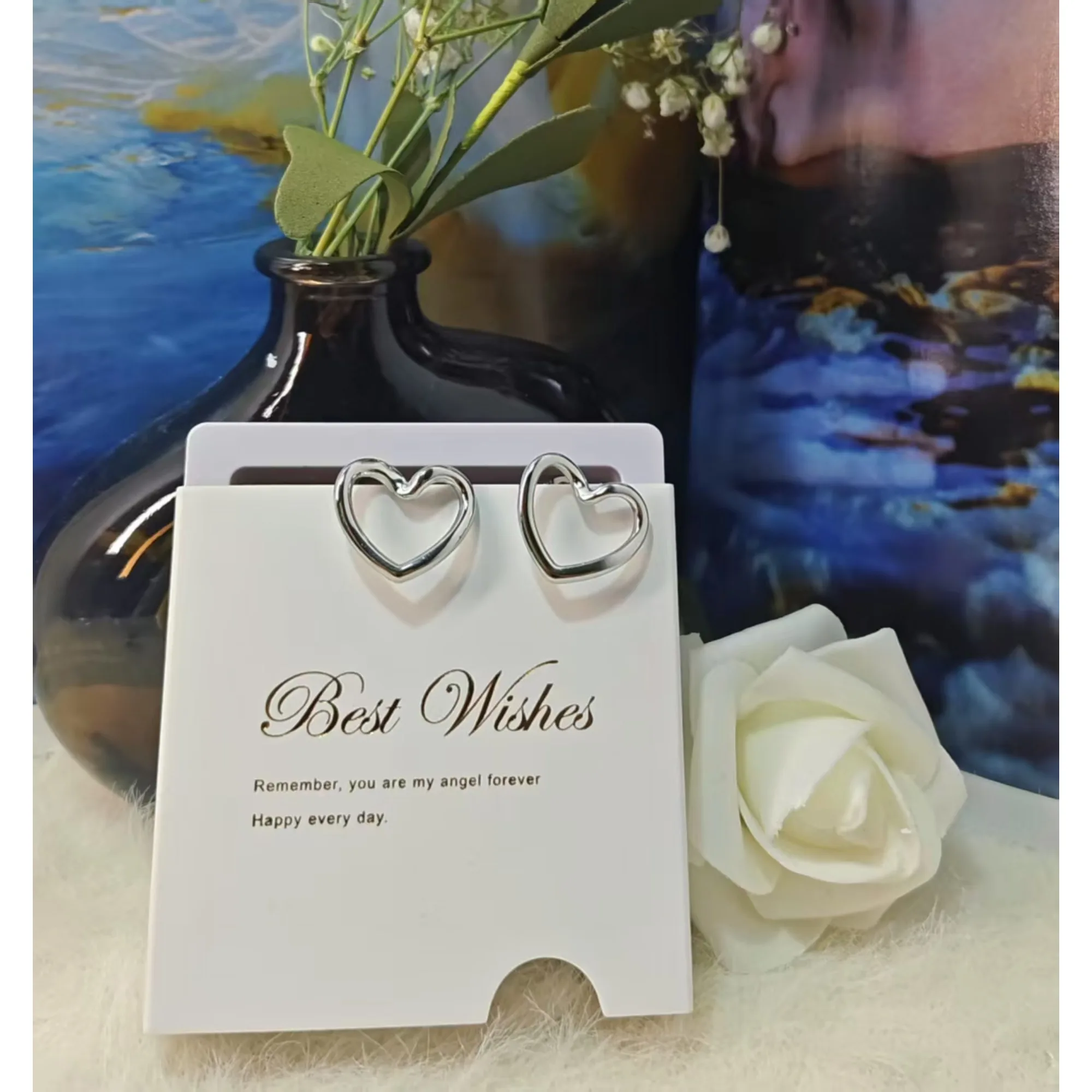 Light luxury love hollow stainless steel earrings, earrings, earrings, holiday, birthday and Valentine's Day gift box.
Light luxury love hollow stainless steel earrings, earrings, earrings, holiday, birthday and Valentine's Day gift box.