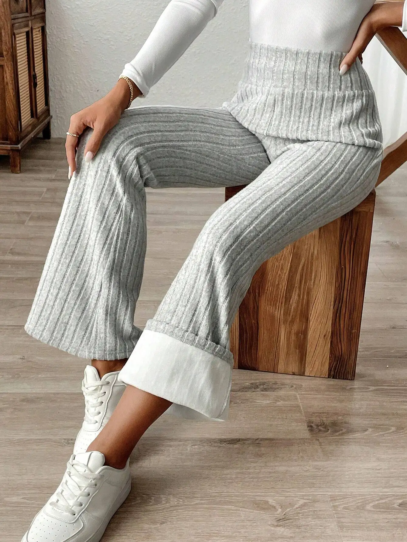 New Spring/Autumn Grey Ribbed Knit Flare Pants for Women, High-Waisted, Elastic, Slimming, Casual Wide-Leg Pants
New Spring/Autumn Grey Ribbed Knit Flare Pants for Women, High-Waisted, Elastic, Slimming, Casual Wide-Leg Pants