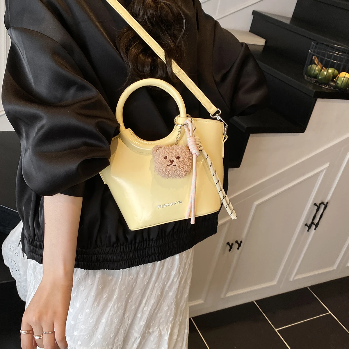 Simple Trendy Versatile Women's PU Leather Single Shoulder Crossbody Bag Casual Outdoor Commuting Storage Bucket Bags
Simple Trendy Versatile Women's PU Leather Single Shoulder Crossbody Bag Casual Outdoor Commuting Storage Bucket Bags