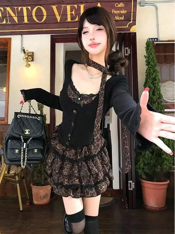 Ladies' Pure Desire Fashion Set Leopard Print Long Sleeve T-Shirt And Half-length Pleated Skirt Two-piece Spring Autumn Wear
Ladies' Pure Desire Fashion Set Leopard Print Long Sleeve T-Shirt And Half-length Pleated Skirt Two-piece Spring Autumn Wear