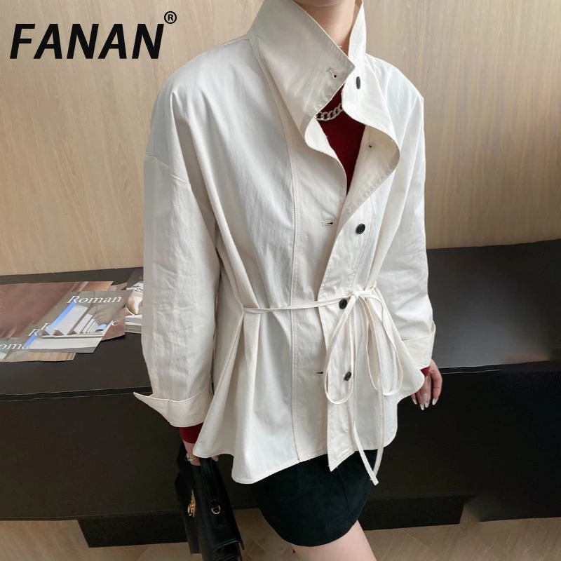 FANAN темпераментный пояс, плащ со сборкой на талии для женщин, элегантная ветровка с воротником-стойкой, офисные женские пальто, новинка осени 2023 г.
FANAN темпераментный пояс, плащ со сборкой на талии для женщин, элегантная ветровка с воротником-стойкой, офисные женские пальто, новинка осени 2023 г.