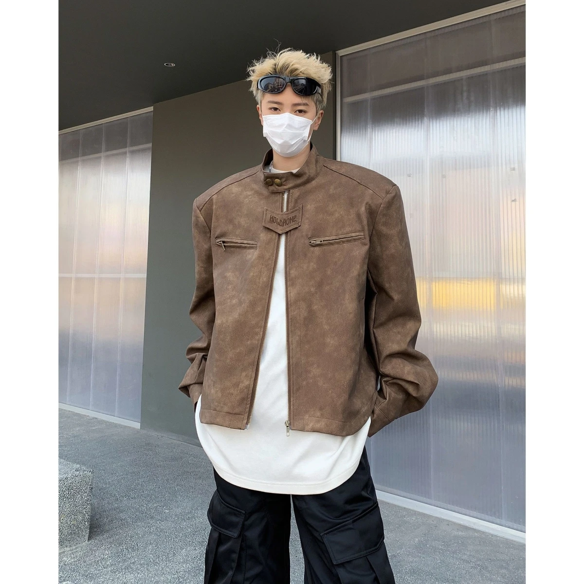 Faionable Men's Biker Jaet oulder Pads Stand Collar ort Sle High Street Trend PU Leather Loose Fit Urban Sle
Faionable Men's Biker Jaet oulder Pads Stand Collar ort Sle High Street Trend PU Leather Loose Fit Urban Sle