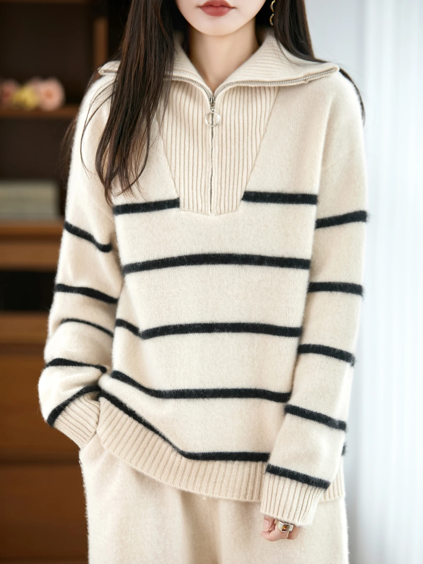 TLOML новый женский пуловер в полоску из 100% мериносовой шерсти с полумолнией, повседневный кашемировый свитер с отложным воротником, осенне-зимние мягкие топы
TLOML новый женский пуловер в полоску из 100% мериносовой шерсти с полумолнией, повседневный кашемировый свитер с отложным воротником, осенне-зимние мягкие топы