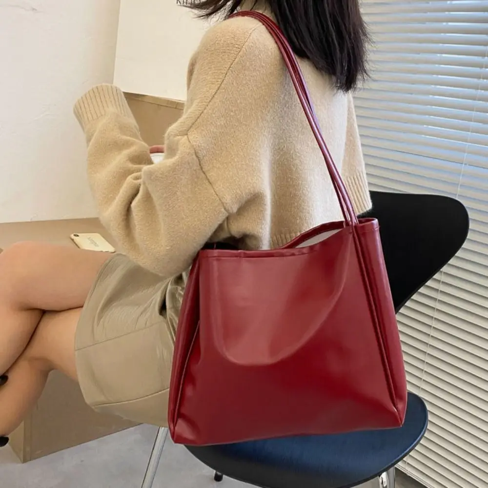 Korean Style PU Shoulder Bag Solid Color Large Capacity Waterproof Tote Bag French Style Minority Design Underarm Bag Women
Korean Style PU Shoulder Bag Solid Color Large Capacity Waterproof Tote Bag French Style Minority Design Underarm Bag Women