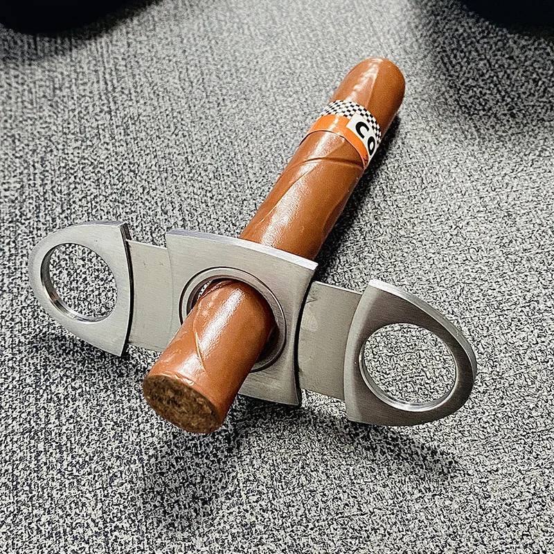 Stainless Steel Guillotine Cigar Cutter Sharp Manual Cigar Scissors Portable Wedding Party Souvenir Gift Cigar Accessory
Stainless Steel Guillotine Cigar Cutter Sharp Manual Cigar Scissors Portable Wedding Party Souvenir Gift Cigar Accessory