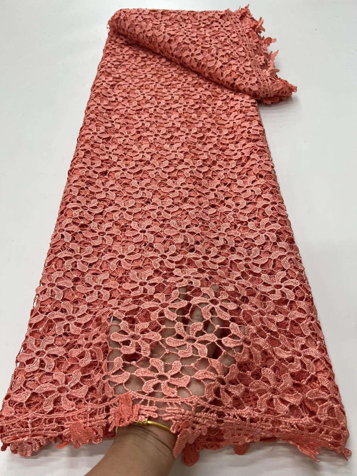 Новый стиль, розовый гипюр, африканская сетчатая кружевная ткань, 2025 г., высокое качество, французский нигерийский шнур, кружевной материал для женщин, праздничное платье LR25141
Новый стиль, розовый гипюр, африканская сетчатая кружевная ткань, 2025 г., высокое качество, французский нигерийский шнур, кружевной материал для женщин, праздничное платье LR25141