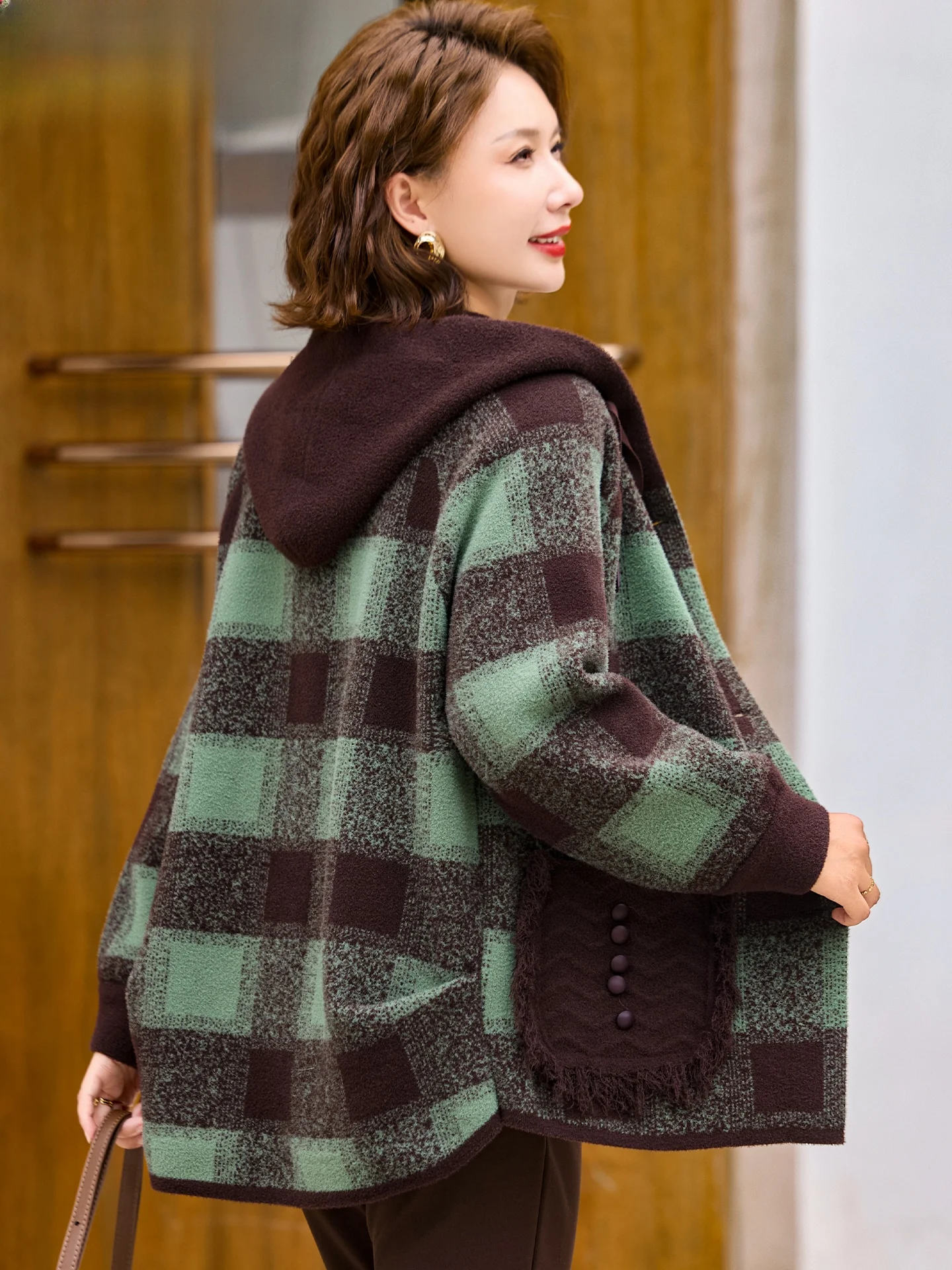 Classic Plaid Woolen Coat for Middle-Aged Mothers Autumn Fashion Elegant Lady's Coat Polyester Fiber Long Pants Regular Sleeve
Classic Plaid Woolen Coat for Middle-Aged Mothers Autumn Fashion Elegant Lady's Coat Polyester Fiber Long Pants Regular Sleeve