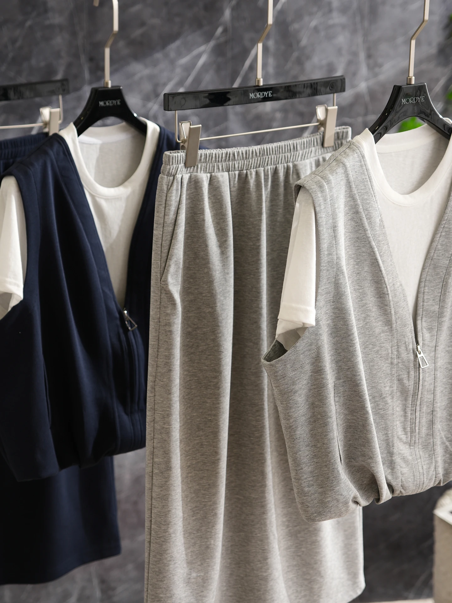 Airport Style Loose Knitted Short Sleeve T-Shirt Vest Half Skirt Set Women Celebrity Fashion Casual Breathable Cotton Suit
Airport Style Loose Knitted Short Sleeve T-Shirt Vest Half Skirt Set Women Celebrity Fashion Casual Breathable Cotton Suit