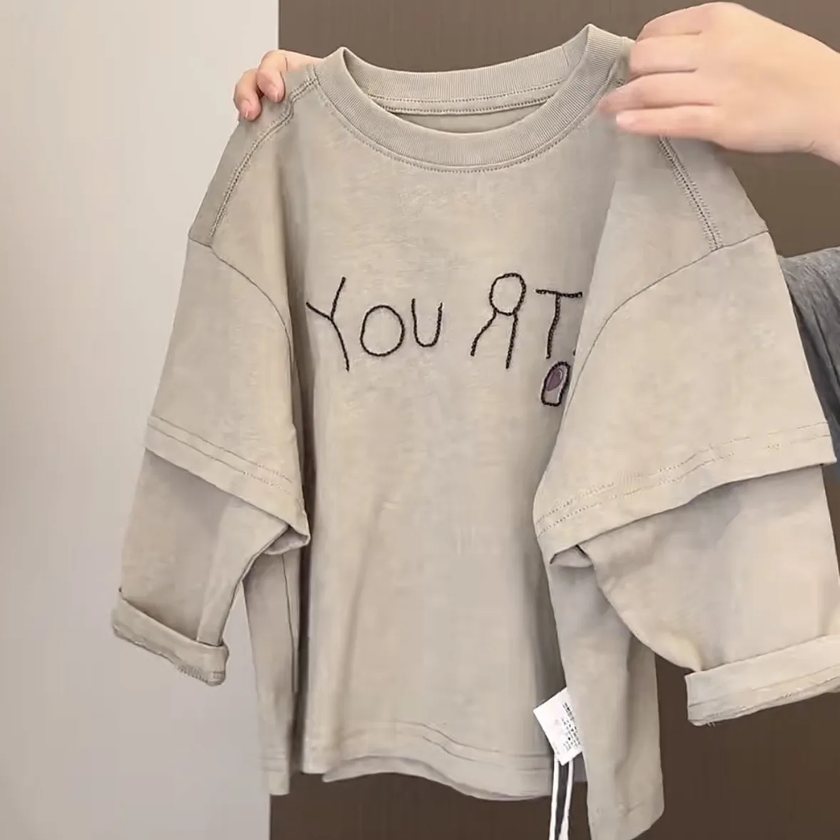 Spring and Autumn Children's Long Sleeve Top Fashion New Style Boys and Girls' Western Embroidery Fake T-shirt Top
Spring and Autumn Children's Long Sleeve Top Fashion New Style Boys and Girls' Western Embroidery Fake T-shirt Top