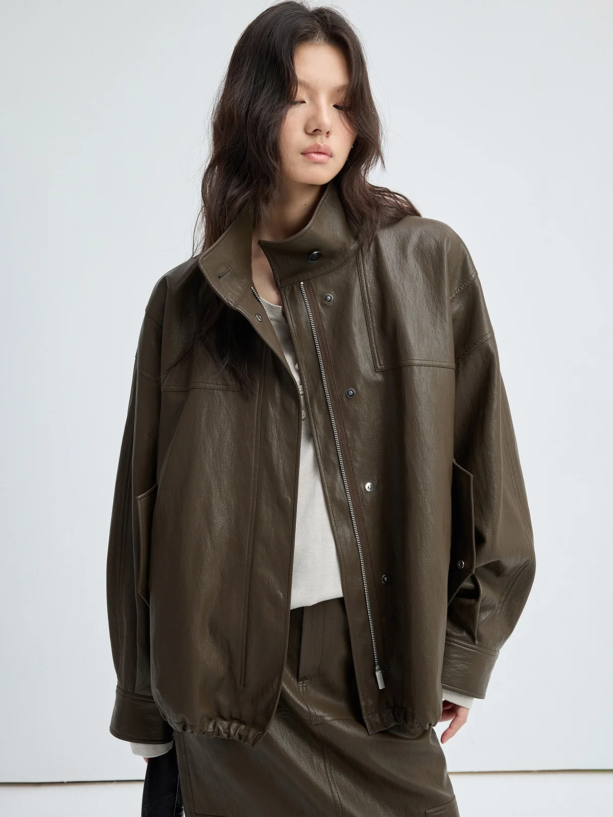 JUSLIN PU Leather Jaet Stand Collar Drop oulder Sve ape Coat L085 Vintage Sle Women's Mid-Length Zipper Closure
JUSLIN PU Leather Jaet Stand Collar Drop oulder Sve ape Coat L085 Vintage Sle Women's Mid-Length Zipper Closure