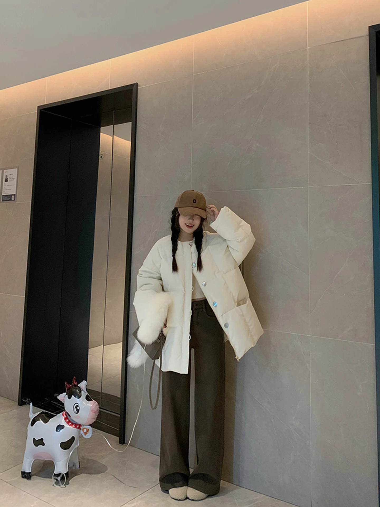 Шёлковое пальто на пуговицах с гусиным пухом, прямого кроя, тёплое, средней длины, однотонное, женское зимнее пальто от Unknown Brand
Шёлковое пальто на пуговицах с гусиным пухом, прямого кроя, тёплое, средней длины, однотонное, женское зимнее пальто от Unknown Brand