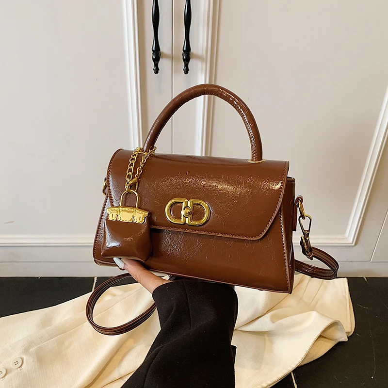 Famous Designer Leather Shoulder Bag For Women - Classic Elegant Handbag Messenger Bag Ladies Luxury Brand Mom' Bag
Famous Designer Leather Shoulder Bag For Women - Classic Elegant Handbag Messenger Bag Ladies Luxury Brand Mom' Bag