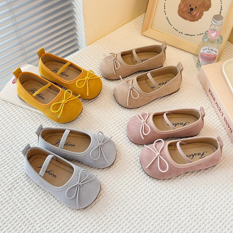 2025 Children's Little Leather Shoes for Girls Korean Candy Color Suede Soft Sole Bow Anti Slip Fashion Princess Single Shoes
2025 Children's Little Leather Shoes for Girls Korean Candy Color Suede Soft Sole Bow Anti Slip Fashion Princess Single Shoes