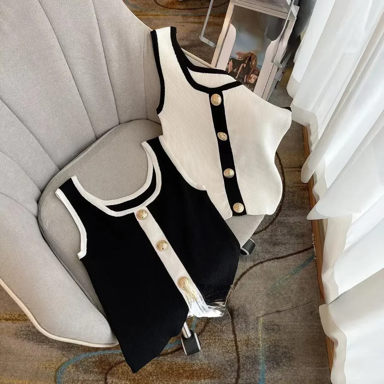 Patchwork Tank Top Chic Button Aesthetic Loose Camisole Summer Knit Women Korean Fashion Y2k Tops Women Clothing
Patchwork Tank Top Chic Button Aesthetic Loose Camisole Summer Knit Women Korean Fashion Y2k Tops Women Clothing