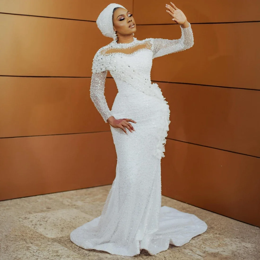 Customized Sparkly Heavy Pearls Crystals Wedding Dress Sweep Train Vestidos Noivas Long Sleeves Stunning Bridal Gowns
Customized Sparkly Heavy Pearls Crystals Wedding Dress Sweep Train Vestidos Noivas Long Sleeves Stunning Bridal Gowns