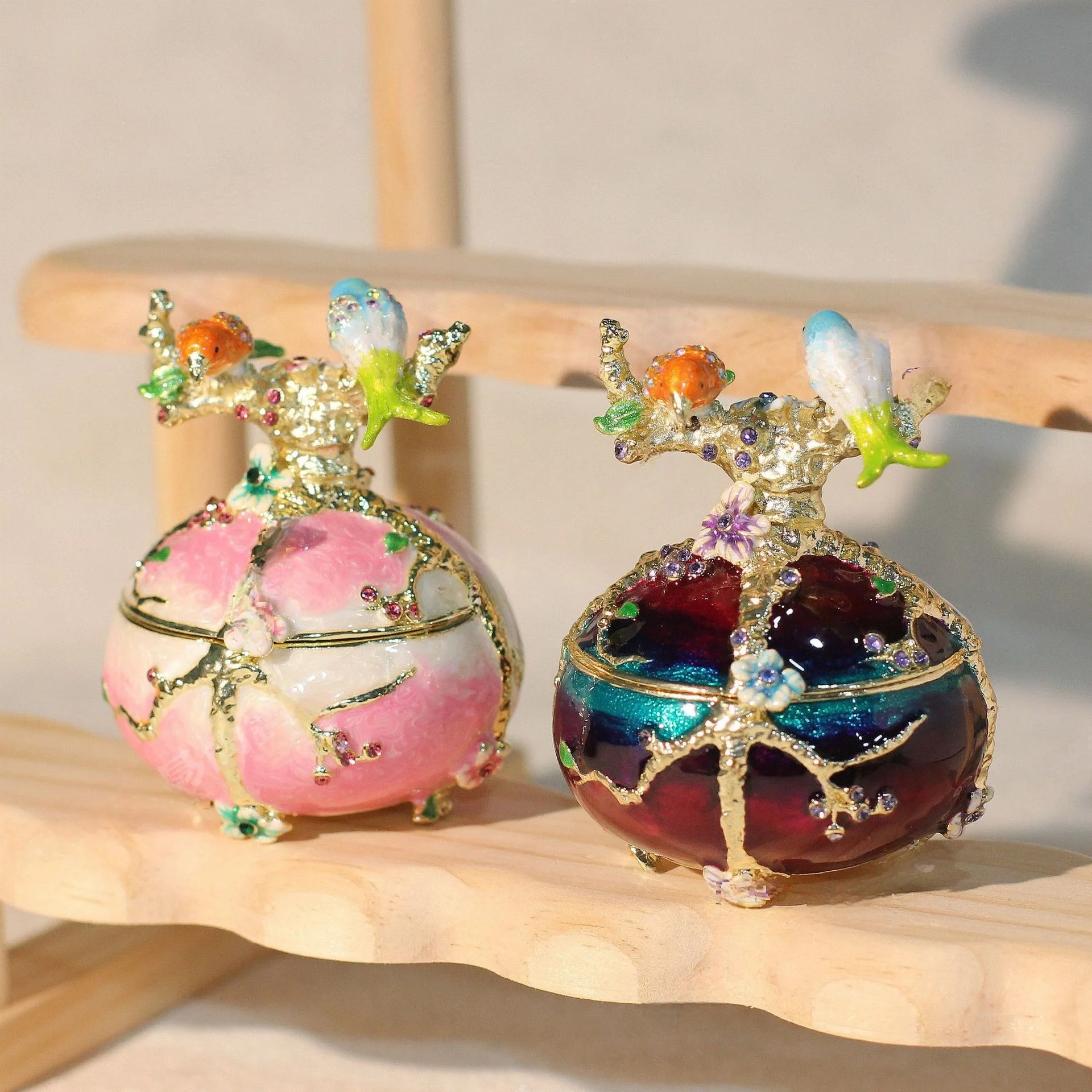 Creative Home Decor Chinese Style Enamel Handmade Metal Ornament Retro Joyful Eyebrow Bird Home Decor Small Ornament
Creative Home Decor Chinese Style Enamel Handmade Metal Ornament Retro Joyful Eyebrow Bird Home Decor Small Ornament