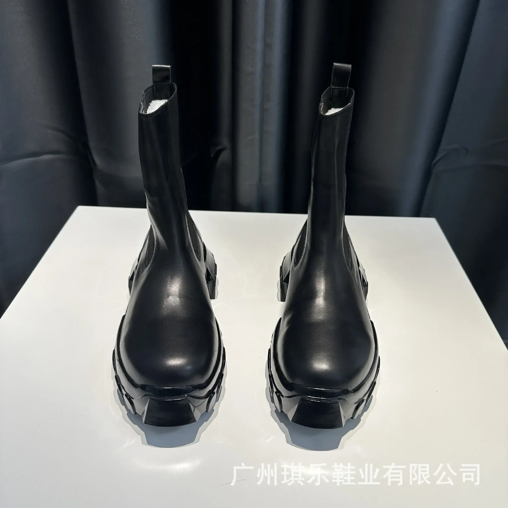 2025 Men Chelsea Boots Platform High Top Man Gothic Sneakers Heels Leather Luxury Vintage Trendy Designer Shoes
2025 Men Chelsea Boots Platform High Top Man Gothic Sneakers Heels Leather Luxury Vintage Trendy Designer Shoes