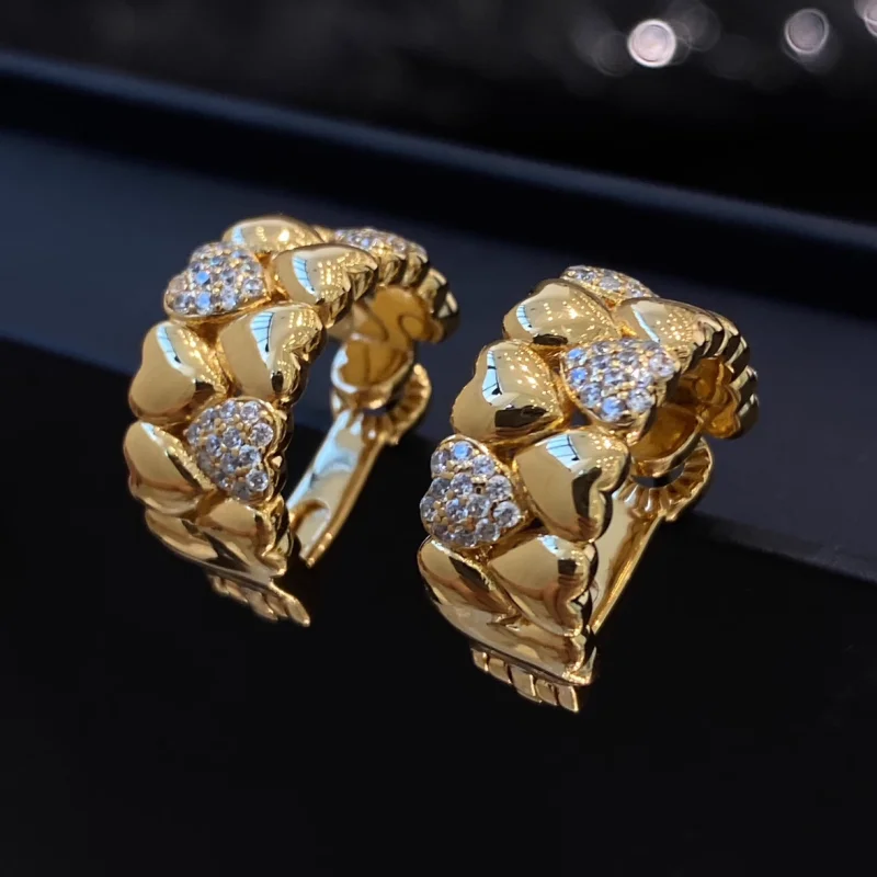 Bellux 925 Sterling Silver Gold Plated Synthetic Zircon Golden Full Diamond Peach Heart Luxury Earrings for Women
Bellux 925 Sterling Silver Gold Plated Synthetic Zircon Golden Full Diamond Peach Heart Luxury Earrings for Women