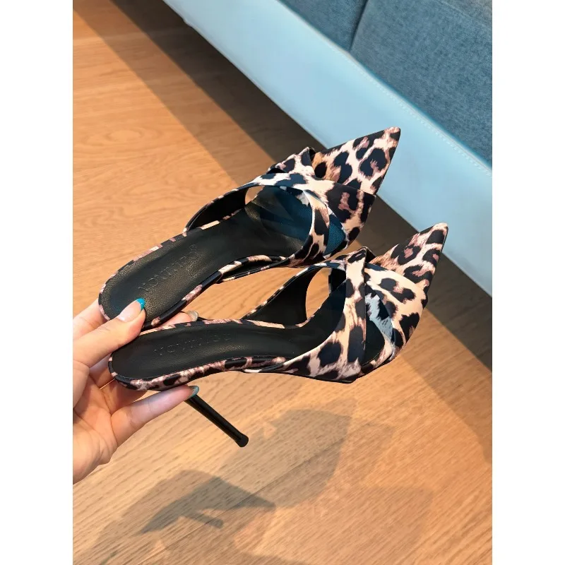 Sandals, slippers, women's style, summer slim heel, pointed leopard print, cross temperament, stunning high heels
Sandals, slippers, women's style, summer slim heel, pointed leopard print, cross temperament, stunning high heels