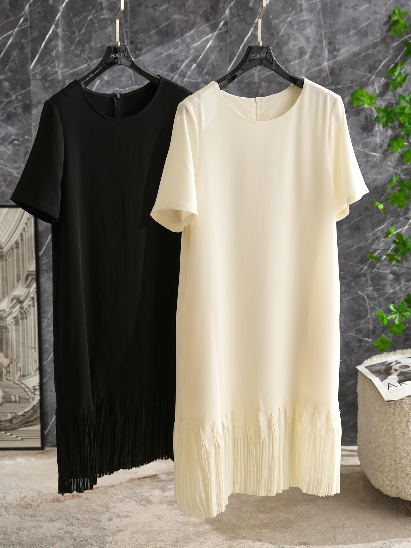 Acetate Fiber Short Sleeve Circular Neck Pleated Dress Women Summer Commute Style Loose Waist Soft Breathable Straight Skirt
Acetate Fiber Short Sleeve Circular Neck Pleated Dress Women Summer Commute Style Loose Waist Soft Breathable Straight Skirt