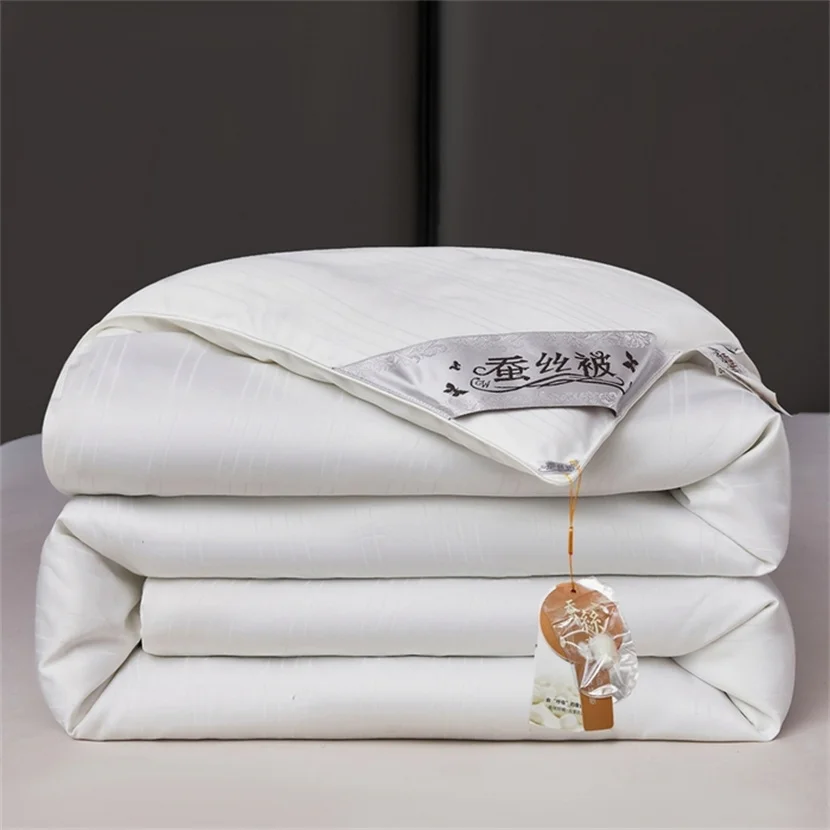 Mulberry Silk Quilt with 100% Silk Filling for All Season Luxurious Breathable Comfort Natural Silk Comforter with Cotton Shell
Mulberry Silk Quilt with 100% Silk Filling for All Season Luxurious Breathable Comfort Natural Silk Comforter with Cotton Shell