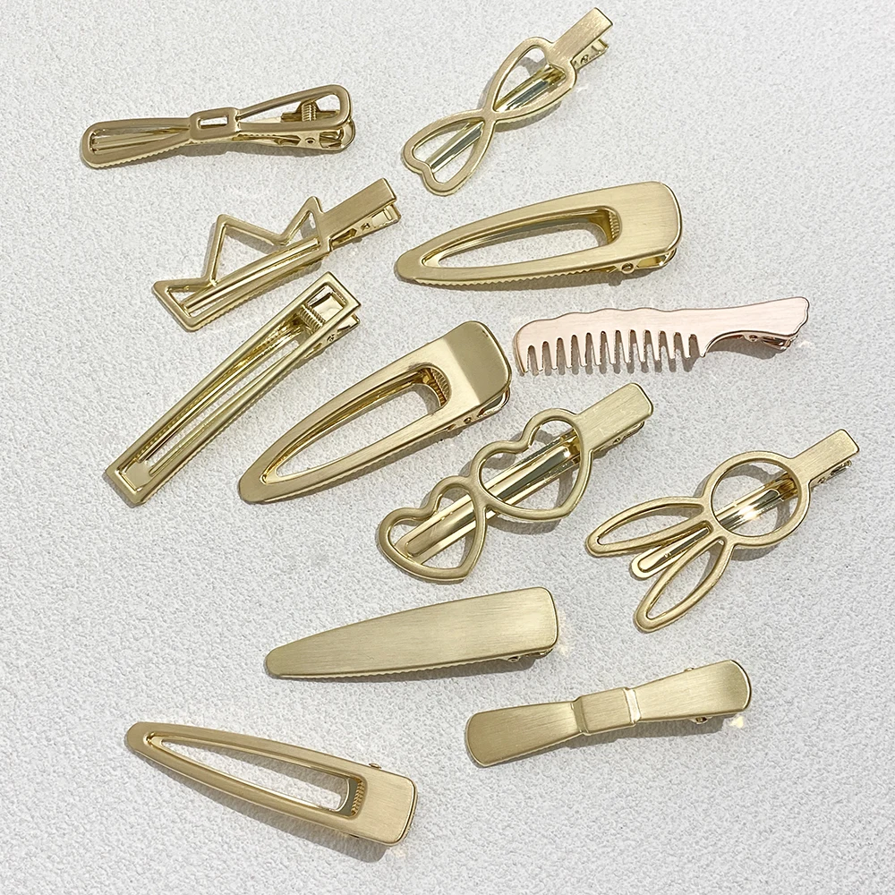 New Metal Gold Color Hollow Heart Rabbit Crown Comb Barrettes Hairpin for Women Simple Geometric Crab Clamp Hair Accessories
New Metal Gold Color Hollow Heart Rabbit Crown Comb Barrettes Hairpin for Women Simple Geometric Crab Clamp Hair Accessories