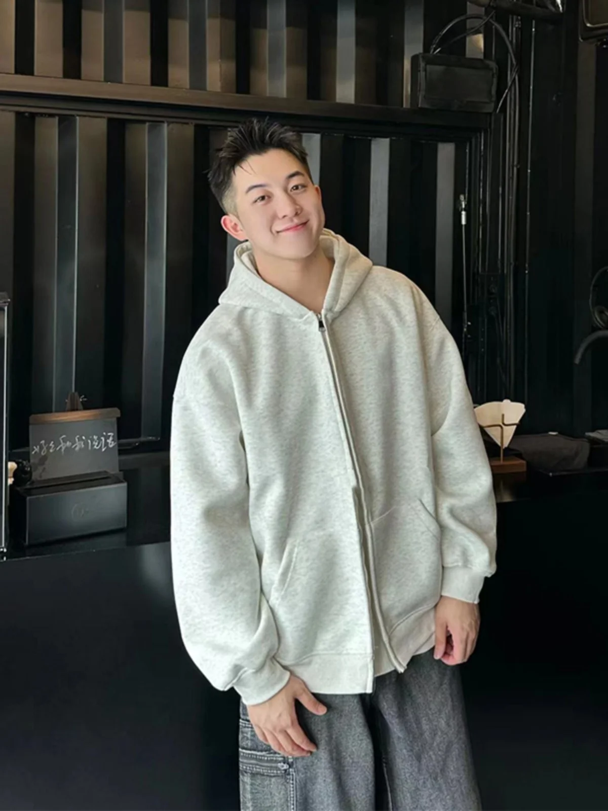 White ey Hoodie Men's Spring Autumn New American Heavy Sport Top High-End Feeling Cool Haome Open Cardigan Jaet
White ey Hoodie Men's Spring Autumn New American Heavy Sport Top High-End Feeling Cool Haome Open Cardigan Jaet