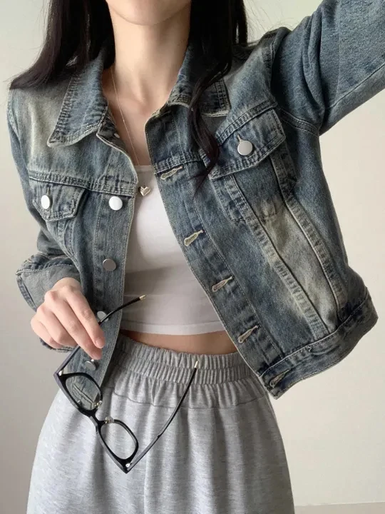 Ретро-шик: новая женская джинсовая куртка свободного кроя в корейском стиле на пуговицах, весна 2026. Модный топ для женщин.
Ретро-шик: новая женская джинсовая куртка свободного кроя в корейском стиле на пуговицах, весна 2026. Модный топ для женщин.