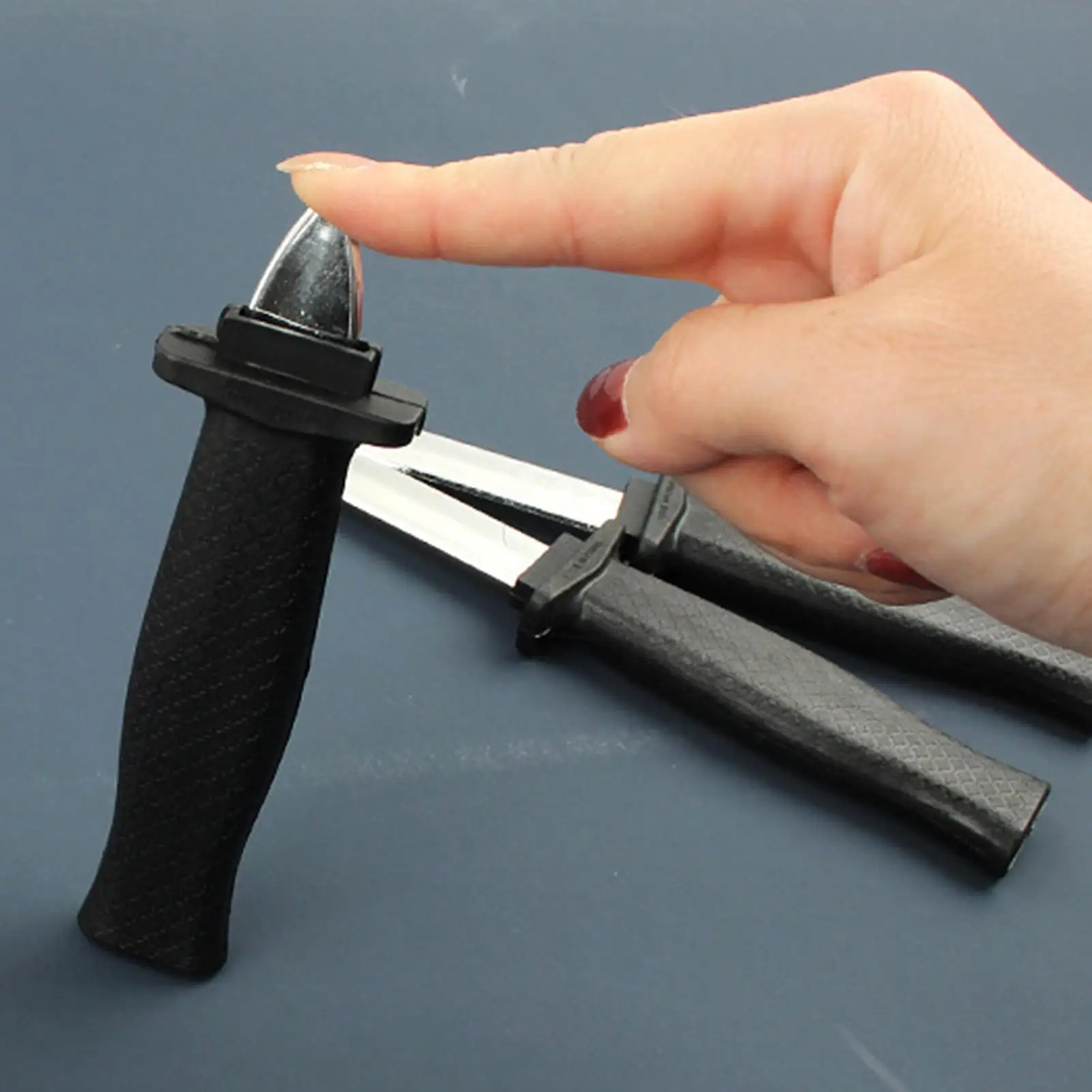 Жарти-резак, поддельный резак, костюмы для косплея, костюм Poniard, розыгрыш, кляп, игрушка для April Fools, вечеринка, сцена, праздничные мероприятия, торжества
Жарти-резак, поддельный резак, костюмы для косплея, костюм Poniard, розыгрыш, кляп, игрушка для April Fools, вечеринка, сцена, праздничные мероприятия, торжества