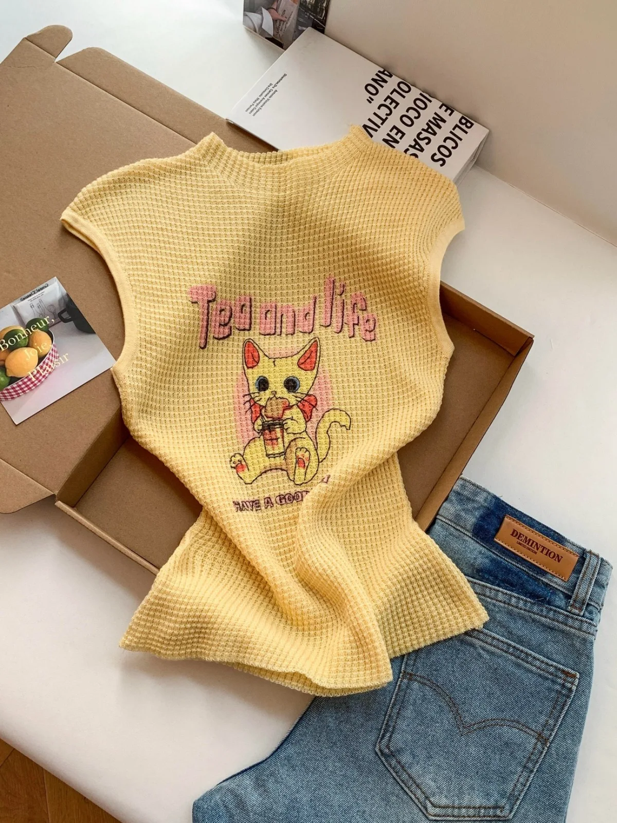 Korean Style Yellow Cartoon Print Sleeveless Knitted Vest Women's Summer Ice Silk round Neck Layering Design Sensation Kn...
Korean Style Yellow Cartoon Print Sleeveless Knitted Vest Women's Summer Ice Silk round Neck Layering Design Sensation Kn...