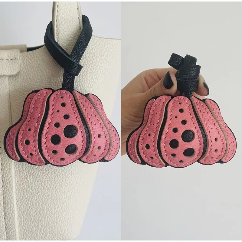 Creative Genuine Leather Pumpkin Ladies Bags Keychain Pendant Leather Snowflake Design Car Decoration Pendant Bag Accessories
Creative Genuine Leather Pumpkin Ladies Bags Keychain Pendant Leather Snowflake Design Car Decoration Pendant Bag Accessories