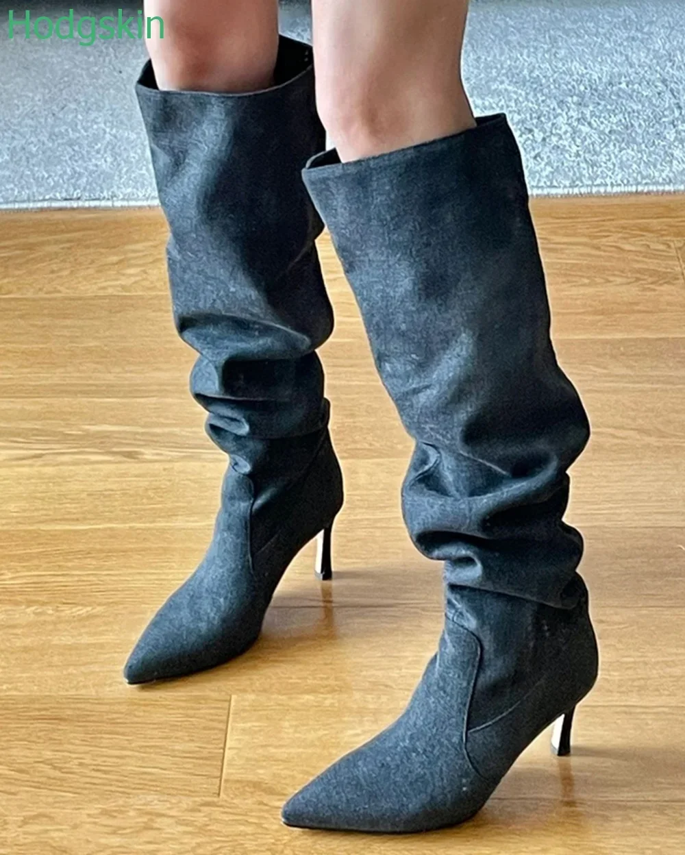Thin Heel Pointed Toe Denim Women Boots Retro Style Pleated slip on knee-high Boots Dark Black/Blue Spring Autumn Casual Boots
Thin Heel Pointed Toe Denim Women Boots Retro Style Pleated slip on knee-high Boots Dark Black/Blue Spring Autumn Casual Boots