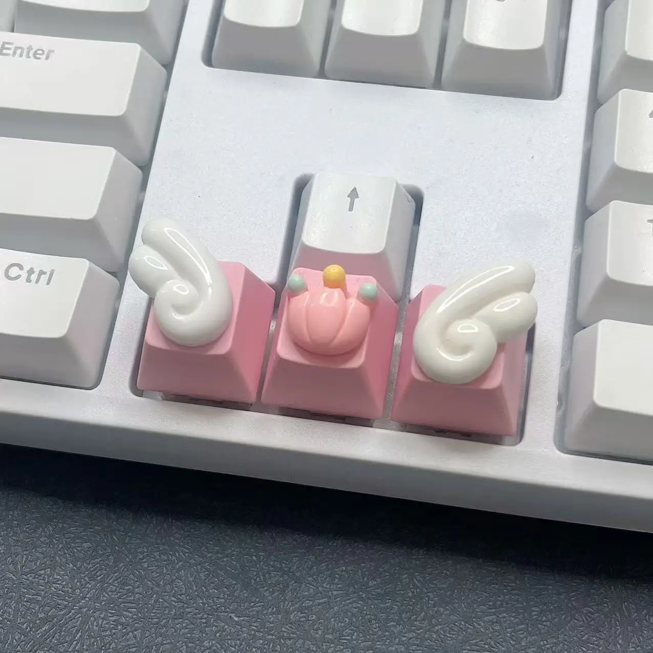 DIY personalized wing keyboard keycap pink crown decoration button cross axis gaming mechanical keyboard keycap
DIY personalized wing keyboard keycap pink crown decoration button cross axis gaming mechanical keyboard keycap