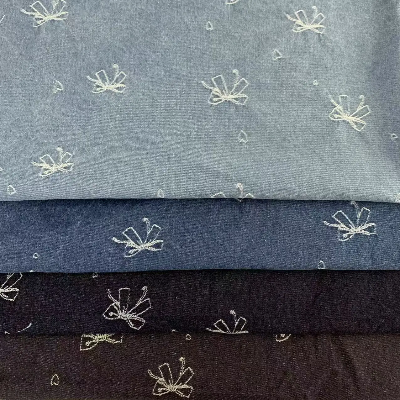 Утолщенная жаккардовая джинсовая ткань с бантом в форме сердца для шитья своими руками - подходит для платьев, сумок, брюк, шапок
Утолщенная жаккардовая джинсовая ткань с бантом в форме сердца для шитья своими руками - подходит для платьев, сумок, брюк, шапок