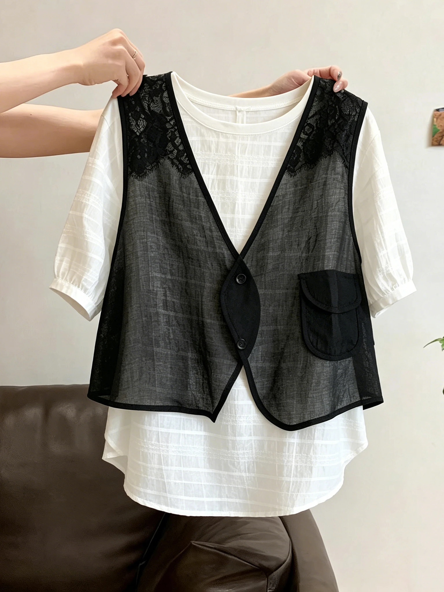 Fashionable Summer Outfit Women's plus Size round Neck Short Sleeve Design Sensation Set Stylish Trendy Vest And Short Combo
Fashionable Summer Outfit Women's plus Size round Neck Short Sleeve Design Sensation Set Stylish Trendy Vest And Short Combo