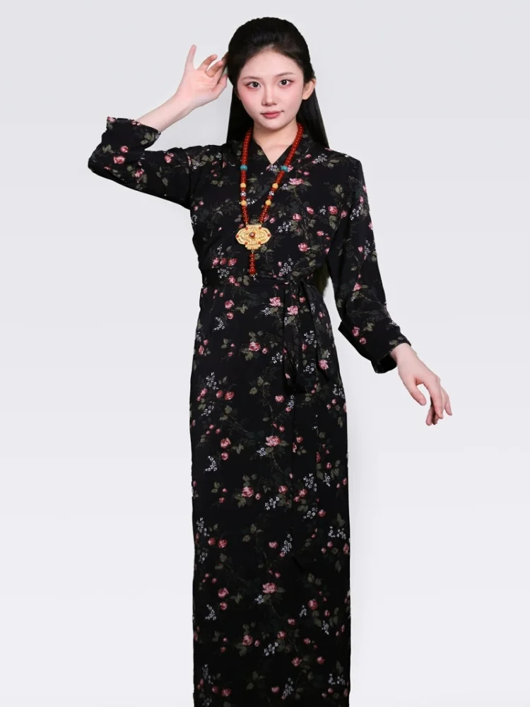 Chinese Tibetan Ethnic Style Lhasa Clothing Summer Floral Bora Skirt
Chinese Tibetan Ethnic Style Lhasa Clothing Summer Floral Bora Skirt